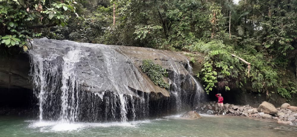 Destinasi Wisata Alam air Terjun Alue Papeun