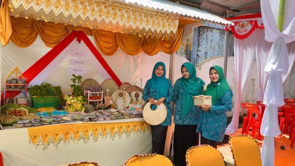 Promosi Hasil Kerajinan tangan Ibu PKK Desa Turue cut.